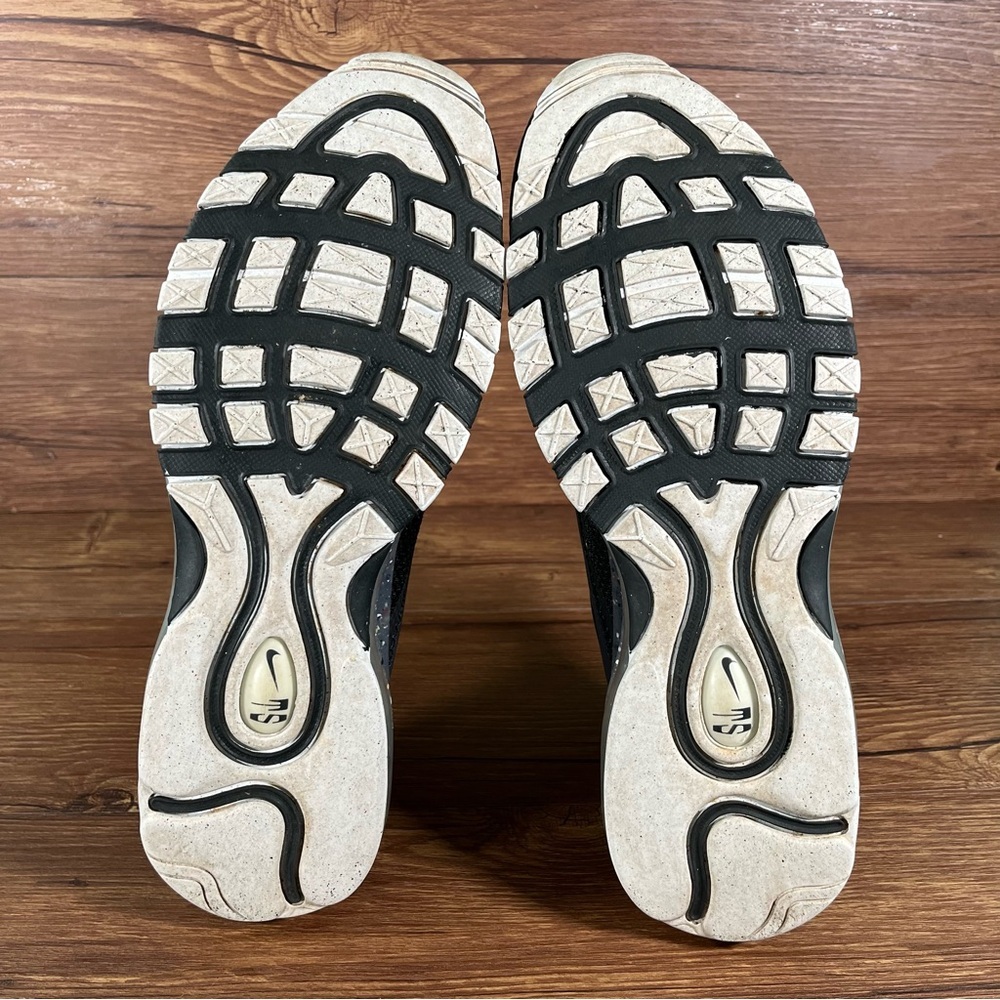 Nike Black and Gray Athletic Shoes - Picture 7 of 11